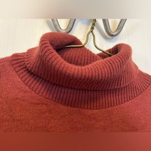 Vintage KING SIZE Turtleneck Acrylic Sweater Rust Colored Sz Medium